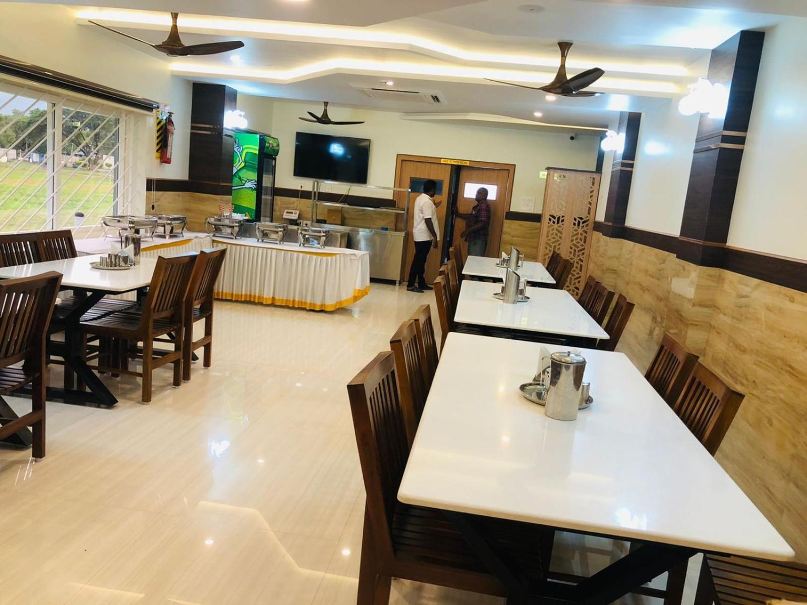 Sree Bharat Residency Alāndurai Exterior foto