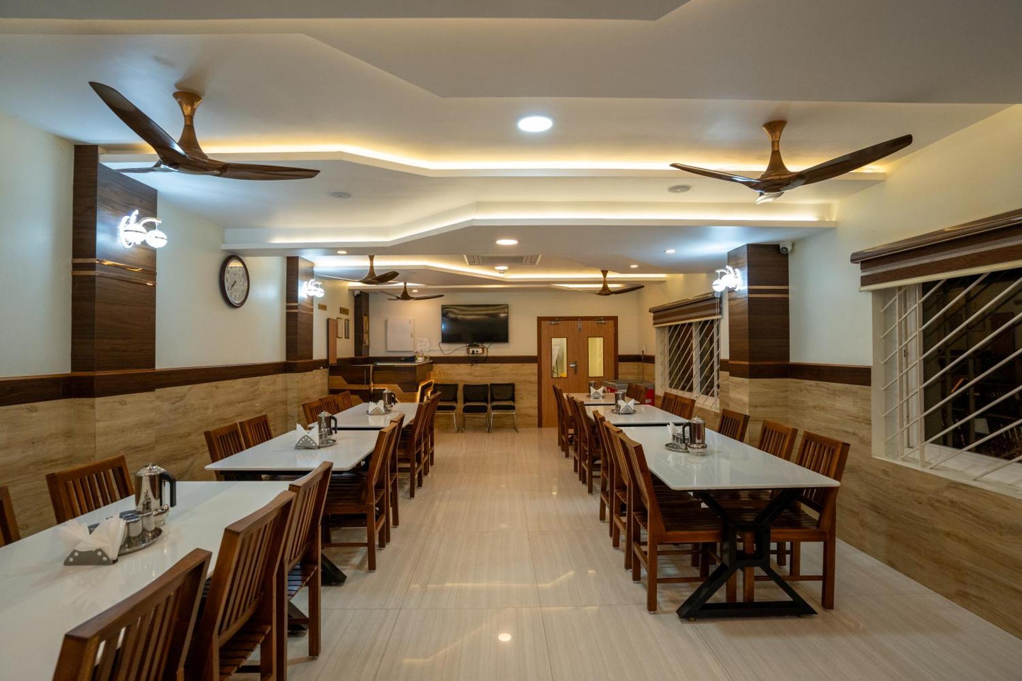 Sree Bharat Residency Alāndurai Exterior foto